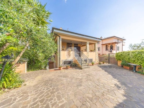 casa indipendente in vendita a Roma in zona Castelverde