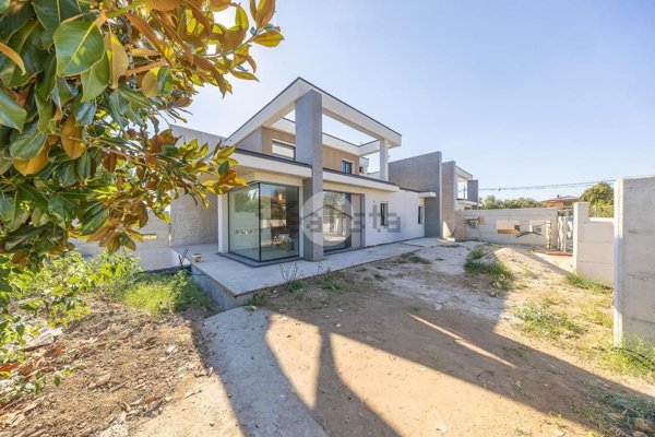 appartamento in vendita a Roma in zona Castelverde