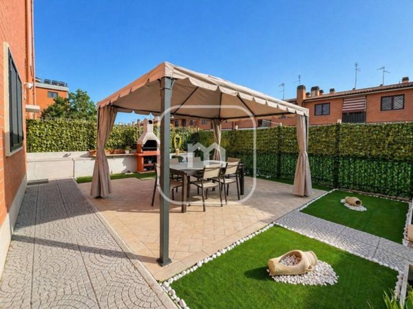 appartamento in vendita a Roma in zona Castelverde