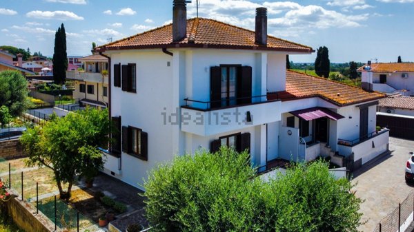 casa indipendente in vendita a Roma in zona Valle Santa