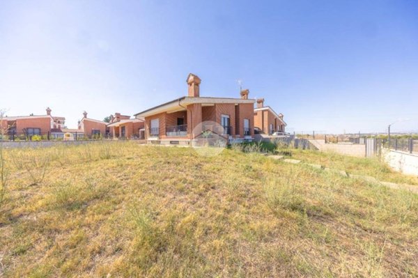 casa indipendente in vendita a Roma in zona Lunghezza