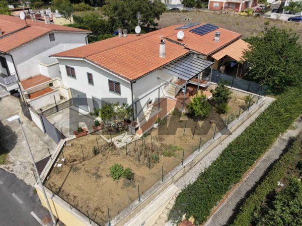 casa indipendente in vendita a Roma in zona Torrione Cerquetta