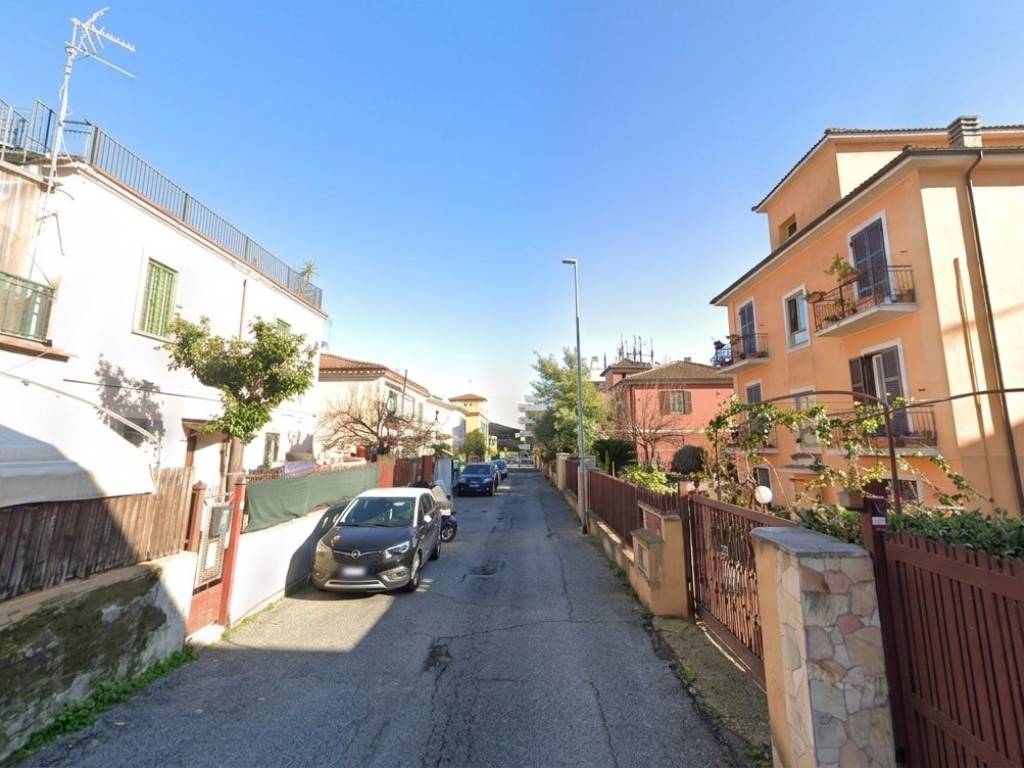 appartamento in vendita a Roma in zona Appio Pignatelli