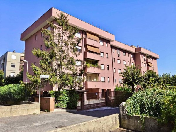 appartamento in vendita a Roma in zona Tor Bella Monaca