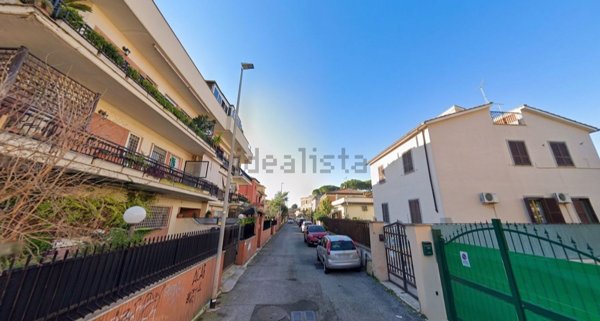 appartamento in vendita a Roma in zona Appio Pignatelli