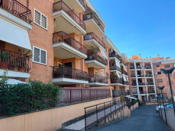 appartamento in vendita a Roma in zona Corviale