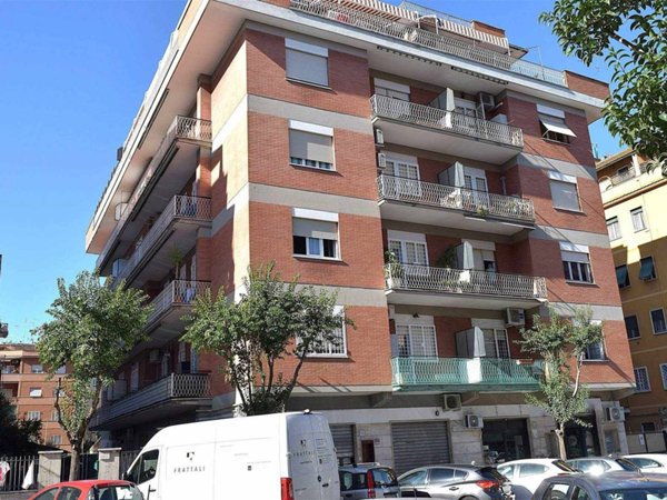 appartamento in vendita a Roma in zona Prenestino-Labicano