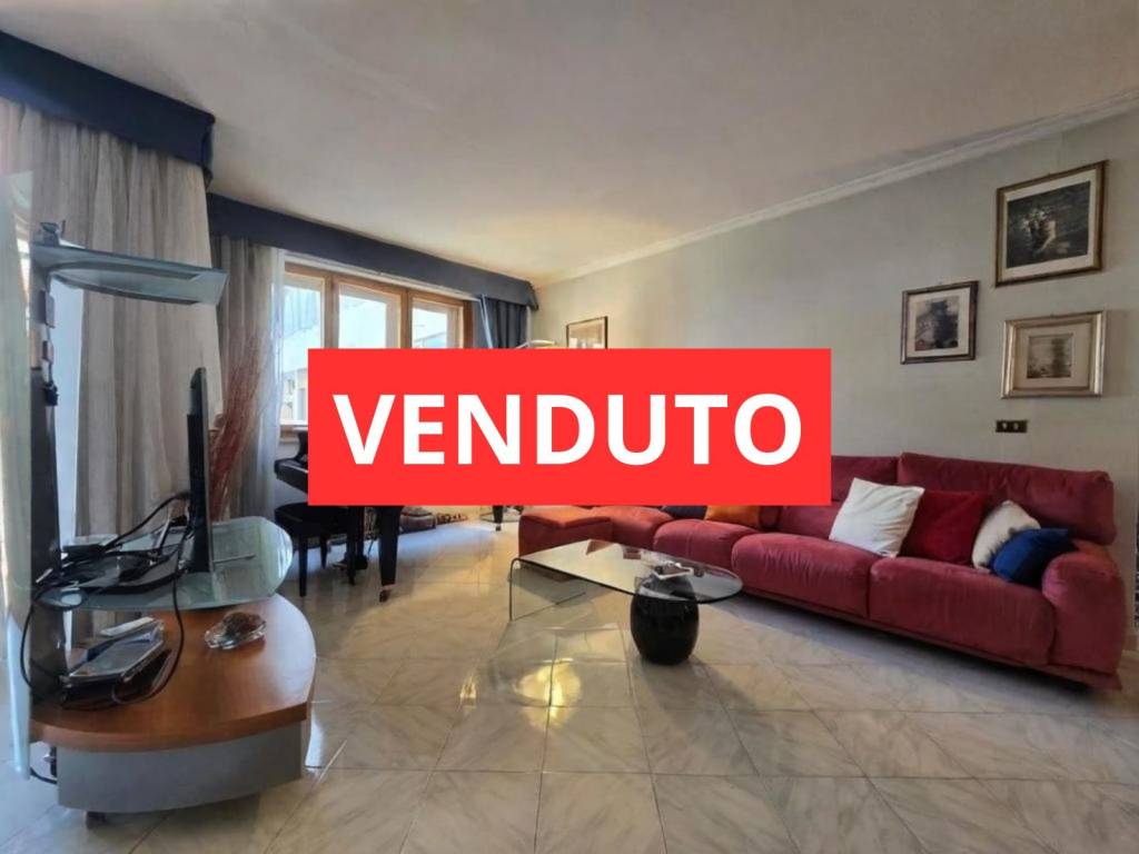 appartamento in vendita a Roma in zona Ardeatino