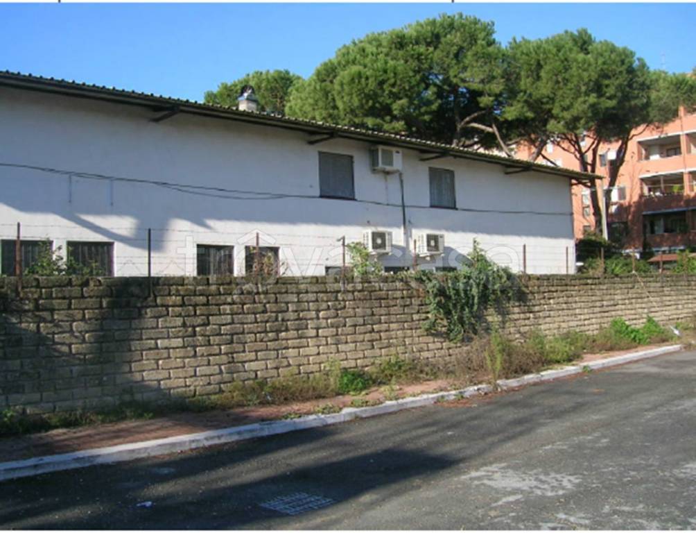 locale commerciale in vendita a Roma