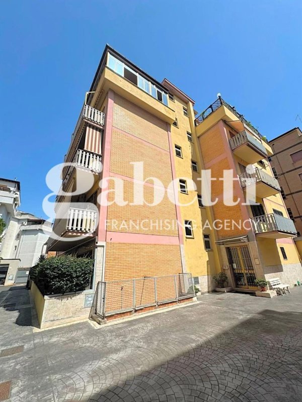 appartamento in vendita a Roma in zona Torre Maura