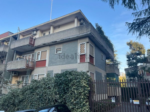 appartamento in vendita a Roma in zona Tomba di Nerone