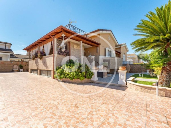 casa indipendente in vendita a Roma in zona Lunghezza