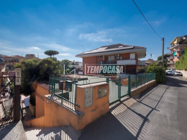appartamento in vendita a Roma in zona Tomba di Nerone