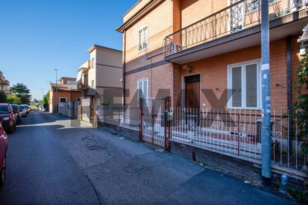 appartamento in vendita a Roma in zona Borghesiana