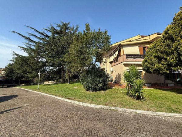 intera palazzina in vendita a Roma