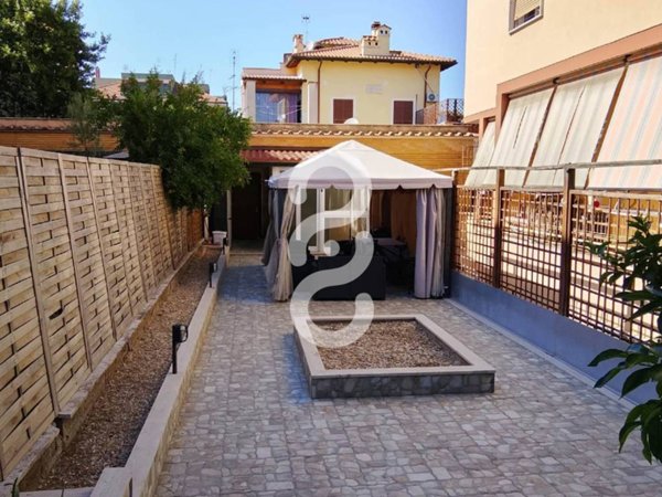 appartamento in vendita a Roma in zona Appio Claudio