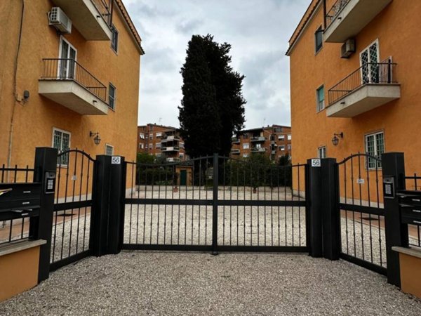 appartamento in vendita a Roma in zona Appio Claudio