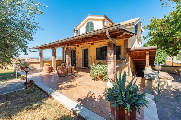 casa indipendente in vendita a Roma in zona Prenestino-Labicano