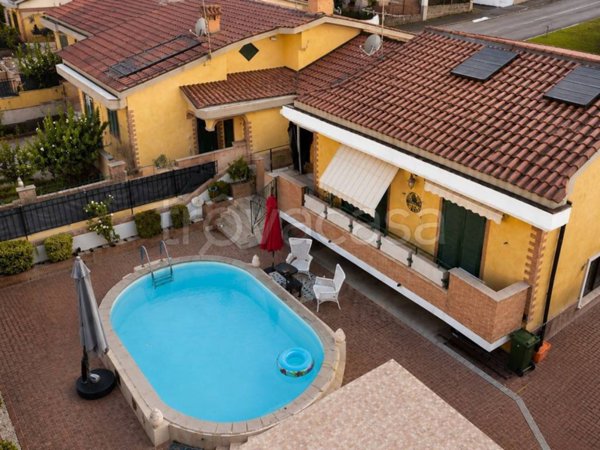 casa indipendente in vendita a Roma in zona Ponte di Nona