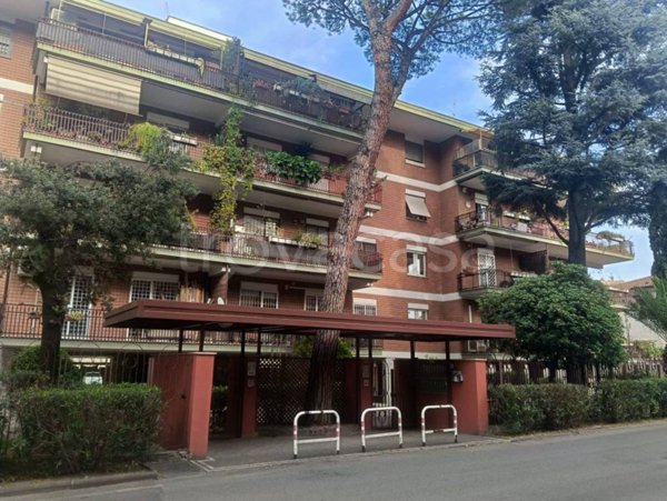 appartamento in vendita a Roma in zona Appio Claudio
