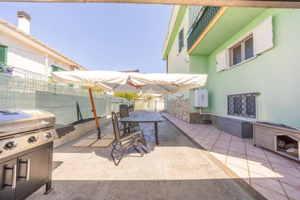 appartamento in vendita a Roma in zona Castelverde