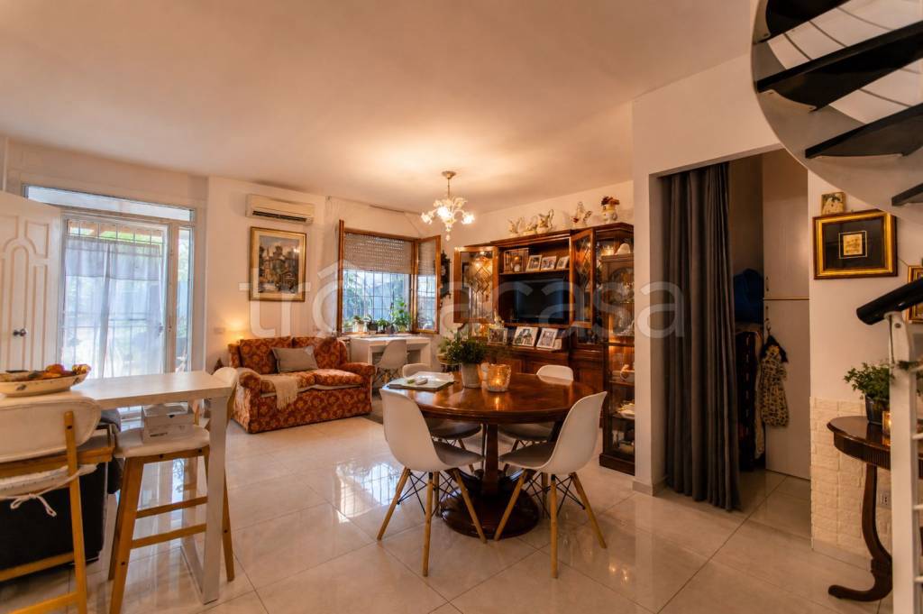 casa indipendente in vendita a Roma in zona Torrino