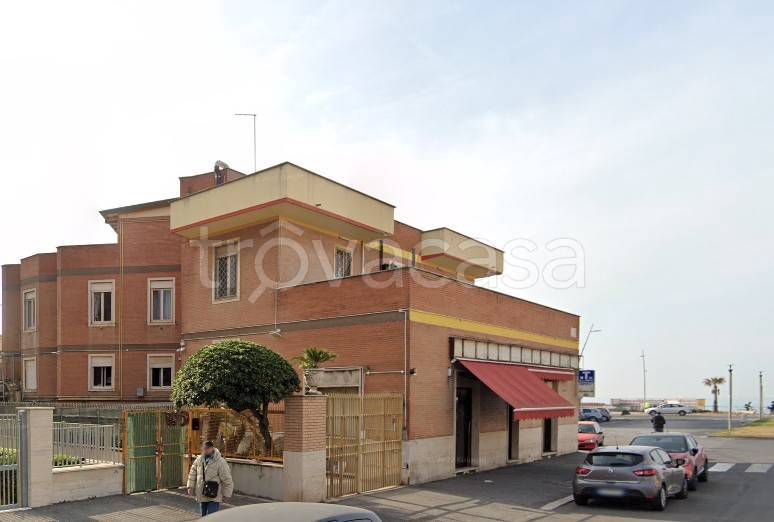 appartamento in vendita a Roma in zona Ostia