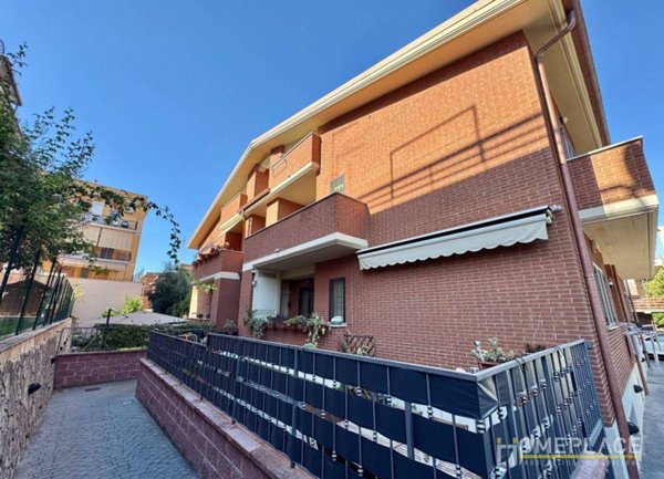 appartamento in vendita a Roma in zona Torre Angela