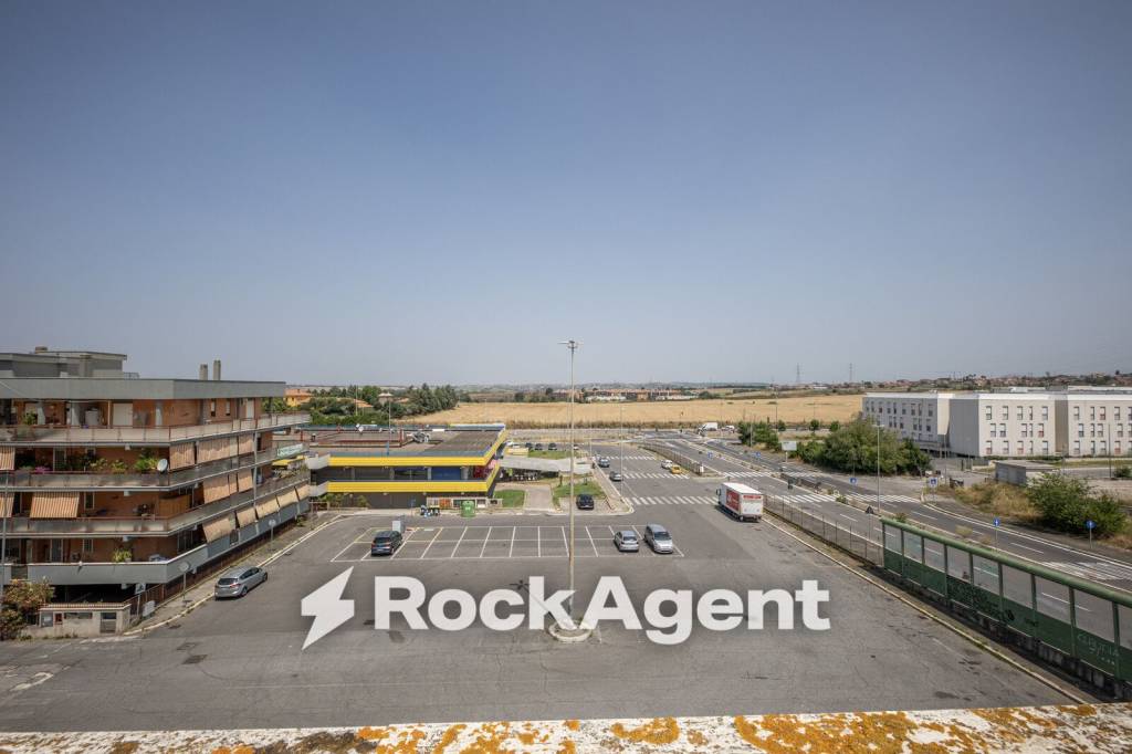 appartamento in vendita a Roma in zona Settecamini