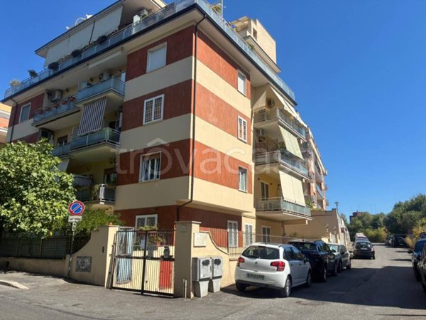 locale commerciale in vendita a Roma in zona Pietralata