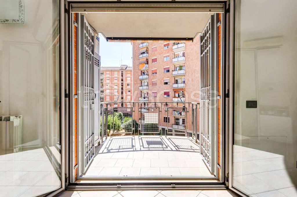 appartamento in vendita a Roma in zona Torre Spaccata