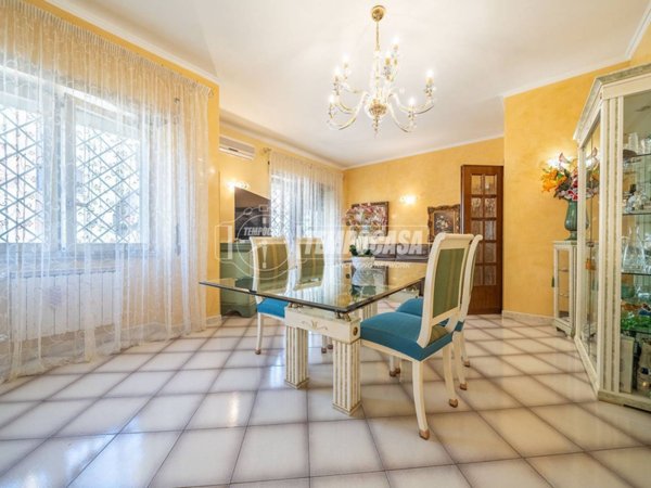 appartamento in vendita a Roma in zona Appio Claudio