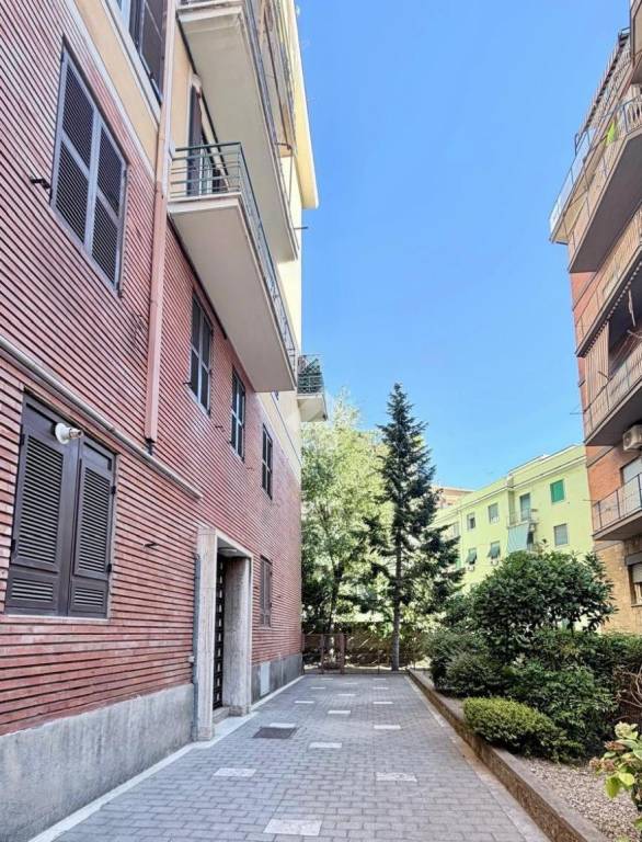 appartamento in vendita a Roma in zona Nomentano