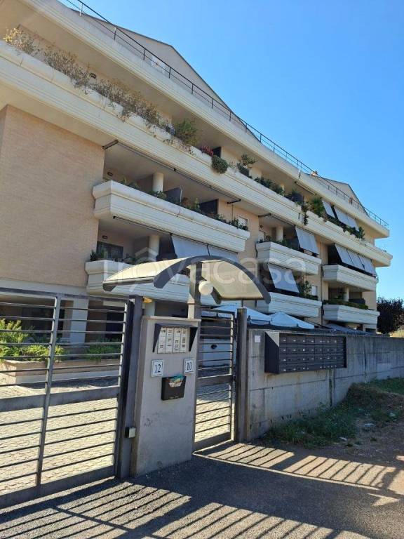 appartamento in vendita a Roma in zona Osteria del Curato