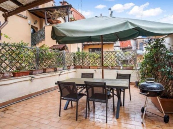 appartamento in vendita a Roma in zona Trastevere