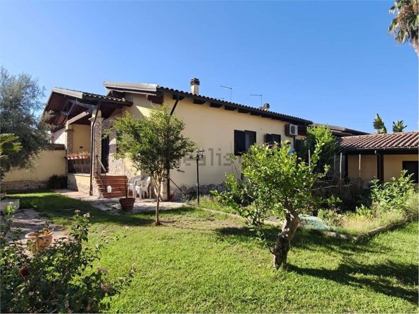 casa indipendente in vendita a Roma in zona Longarina