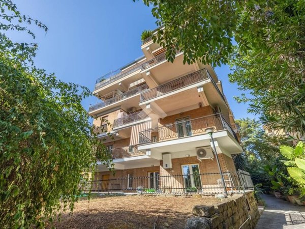 appartamento in vendita a Roma in zona Tomba di Nerone