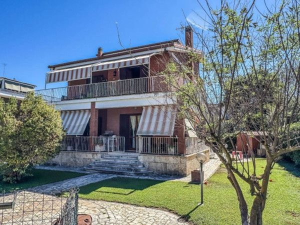 casa indipendente in vendita a Roma in zona Infernetto