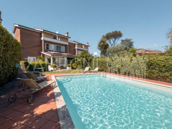 casa indipendente in vendita a Roma in zona Axa