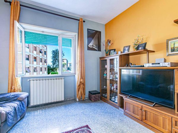 appartamento in vendita a Roma in zona Torre Spaccata