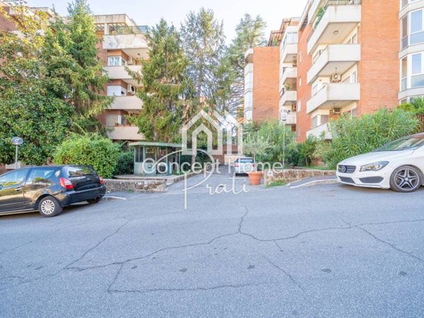 appartamento in vendita a Roma in zona Tomba di Nerone