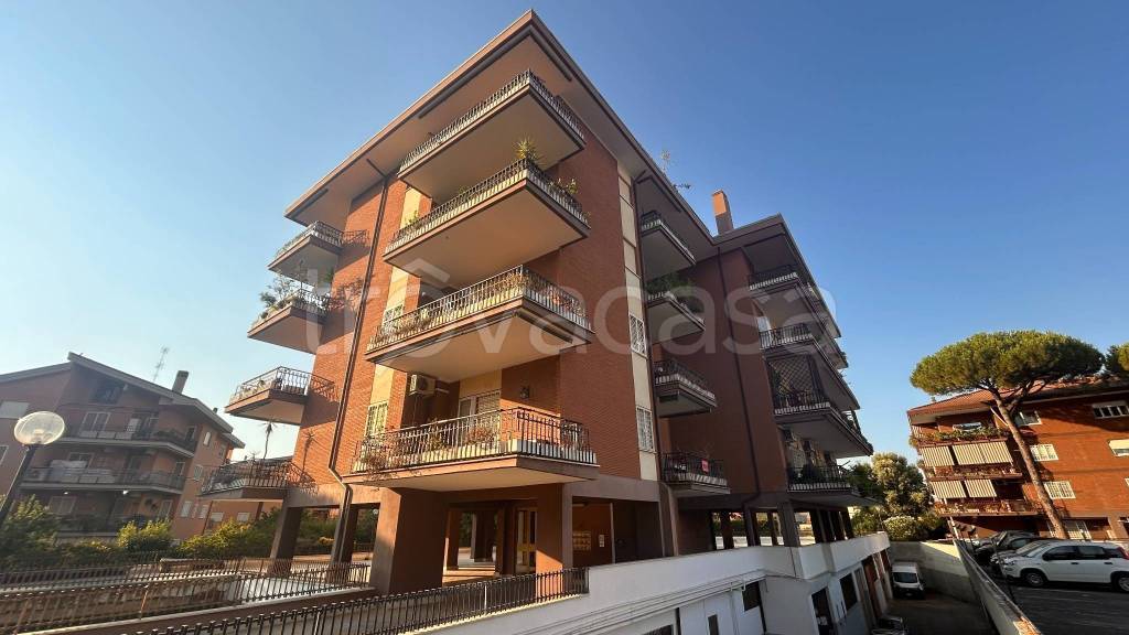 appartamento in vendita a Roma in zona Casal Morena