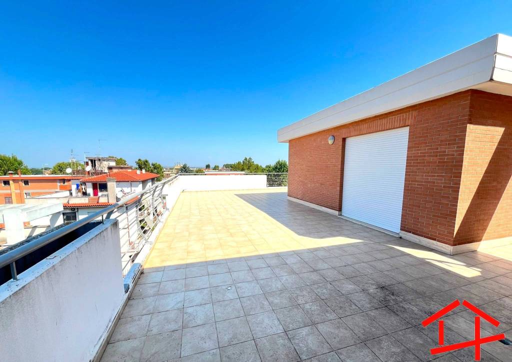 appartamento in vendita a Roma in zona Acilia