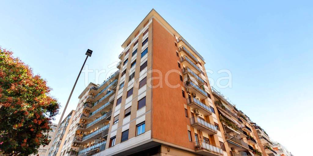 appartamento in vendita a Roma in zona Ostiense