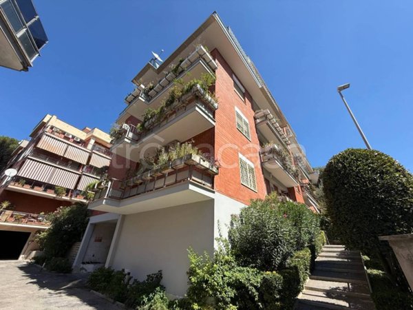 appartamento in vendita a Roma in zona Tomba di Nerone