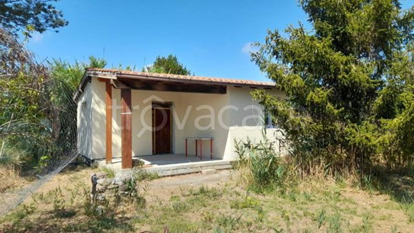 casa indipendente in vendita a Roma in zona Casal Palocco