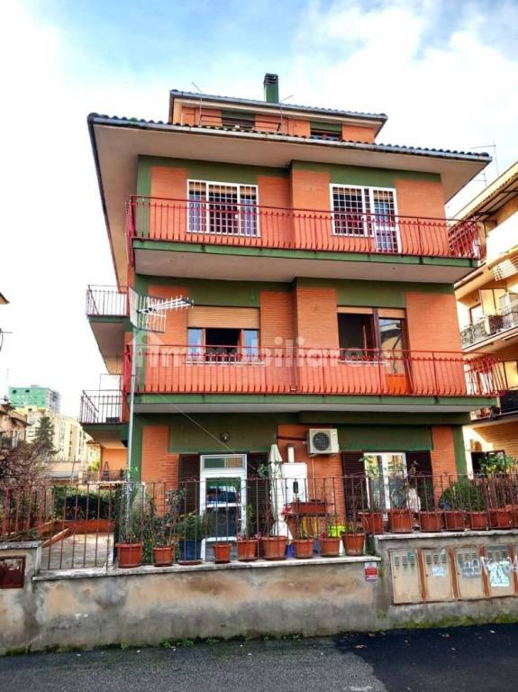 appartamento in vendita a Roma in zona Tor Bella Monaca