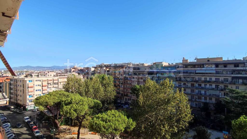 appartamento in vendita a Roma in zona Prenestino-Labicano