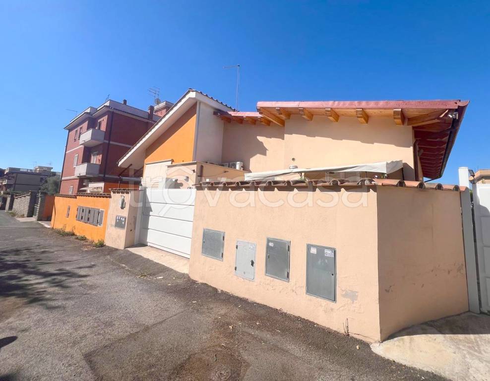 appartamento in vendita a Roma in zona Dragona/Bagnoletto