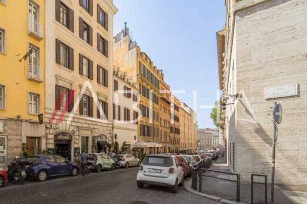 appartamento in vendita a Roma in zona Trevi-Colonna